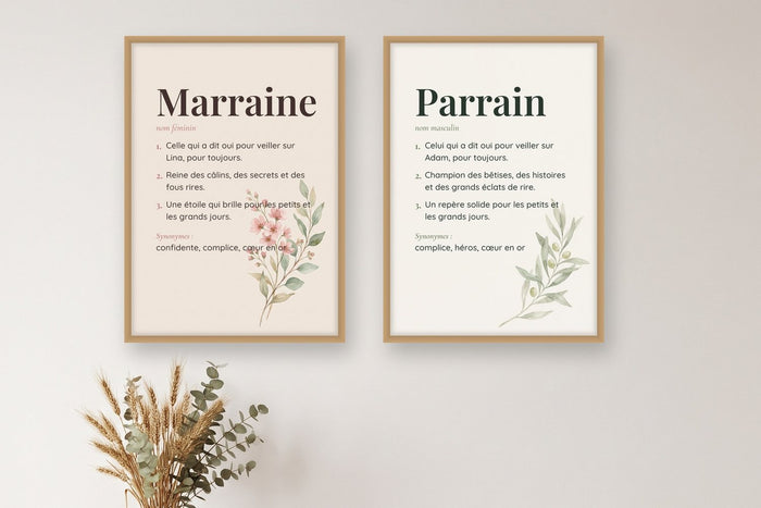 Affiches définition Marraine et Parrain encadrées côte à côte, fleurs roses et branche d'olivier, au-dessus d'un buffet en bois