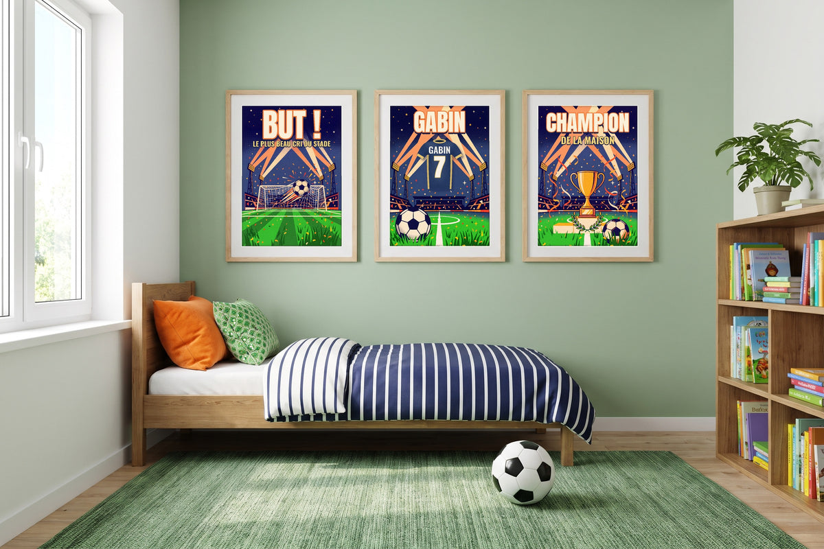 Affiche chambre garçon : lot de 3 affiches foot personnalisées encadrées dans une chambre d’enfant colorée