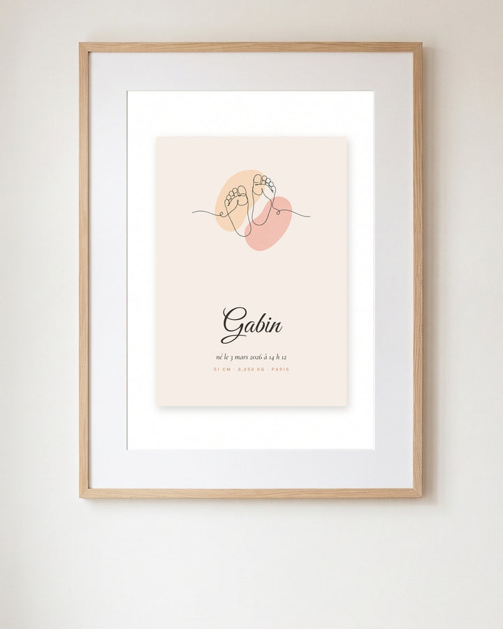 Affiche de naissance line art petits pieds encadrée dans une chambre de bébé, exemple personnalisé