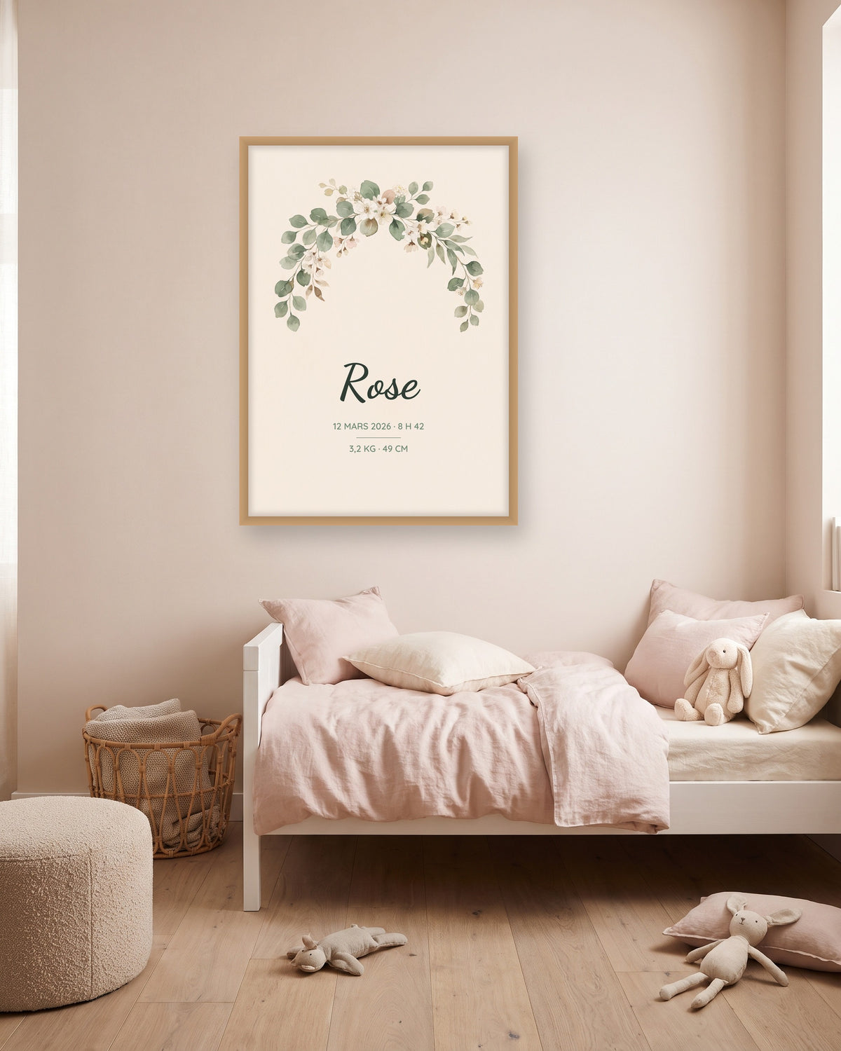 Affiche de naissance personnalisée eucalyptus encadrée dans une chambre d’enfant