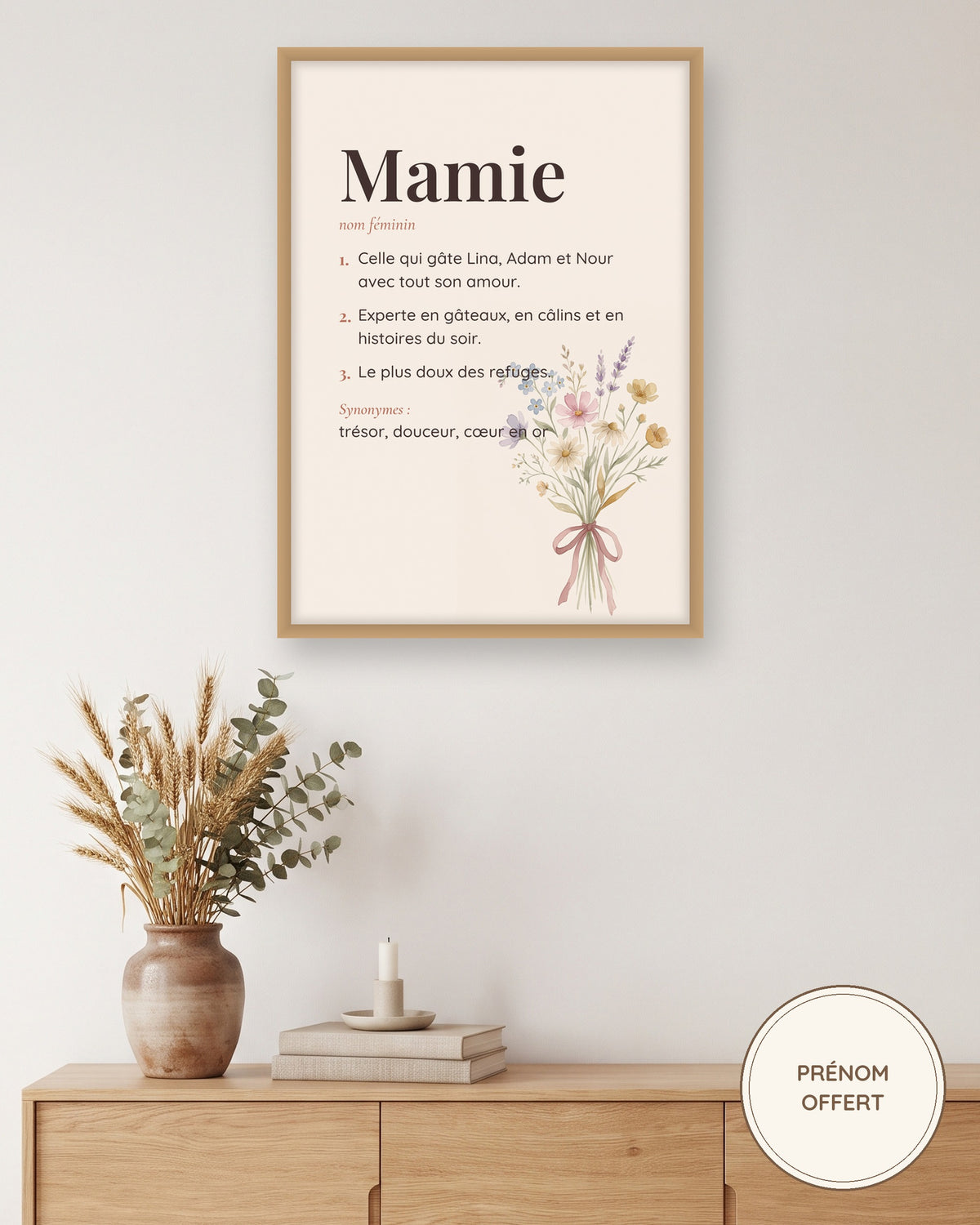 Affiche mamie personnalisée définition fleurs encadrée au mur du salon, exemple personnalisé