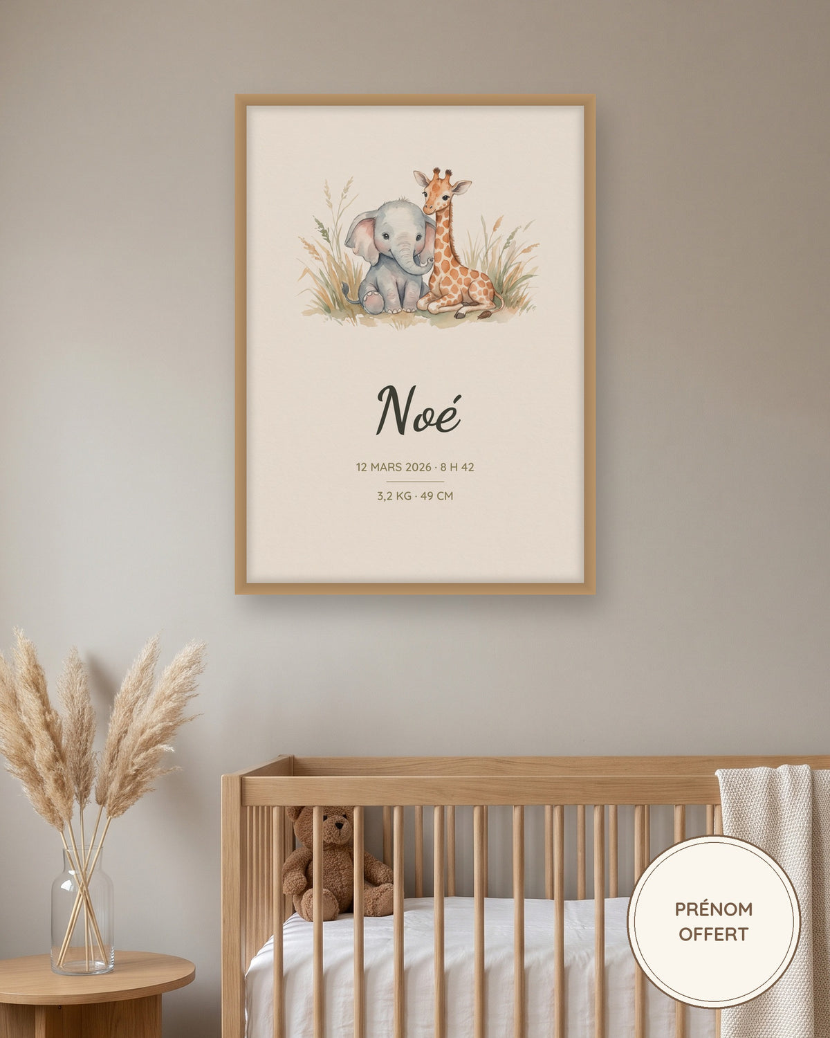 Affiche naissance garçon éléphant et girafe encadrée dans une chambre de bébé, exemple personnalisé