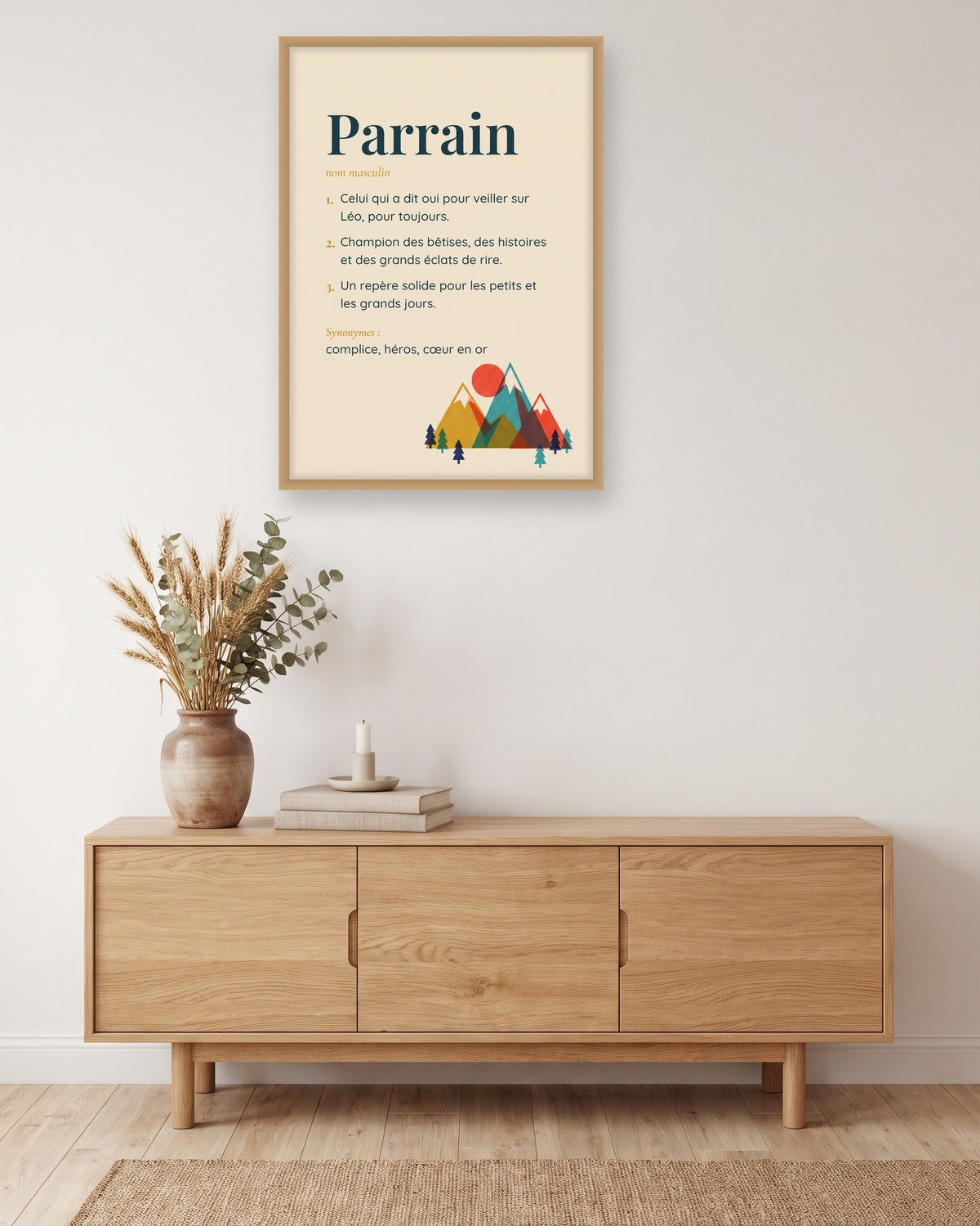 Affiche parrain personnalisée rétro montagne encadrée au mur du salon