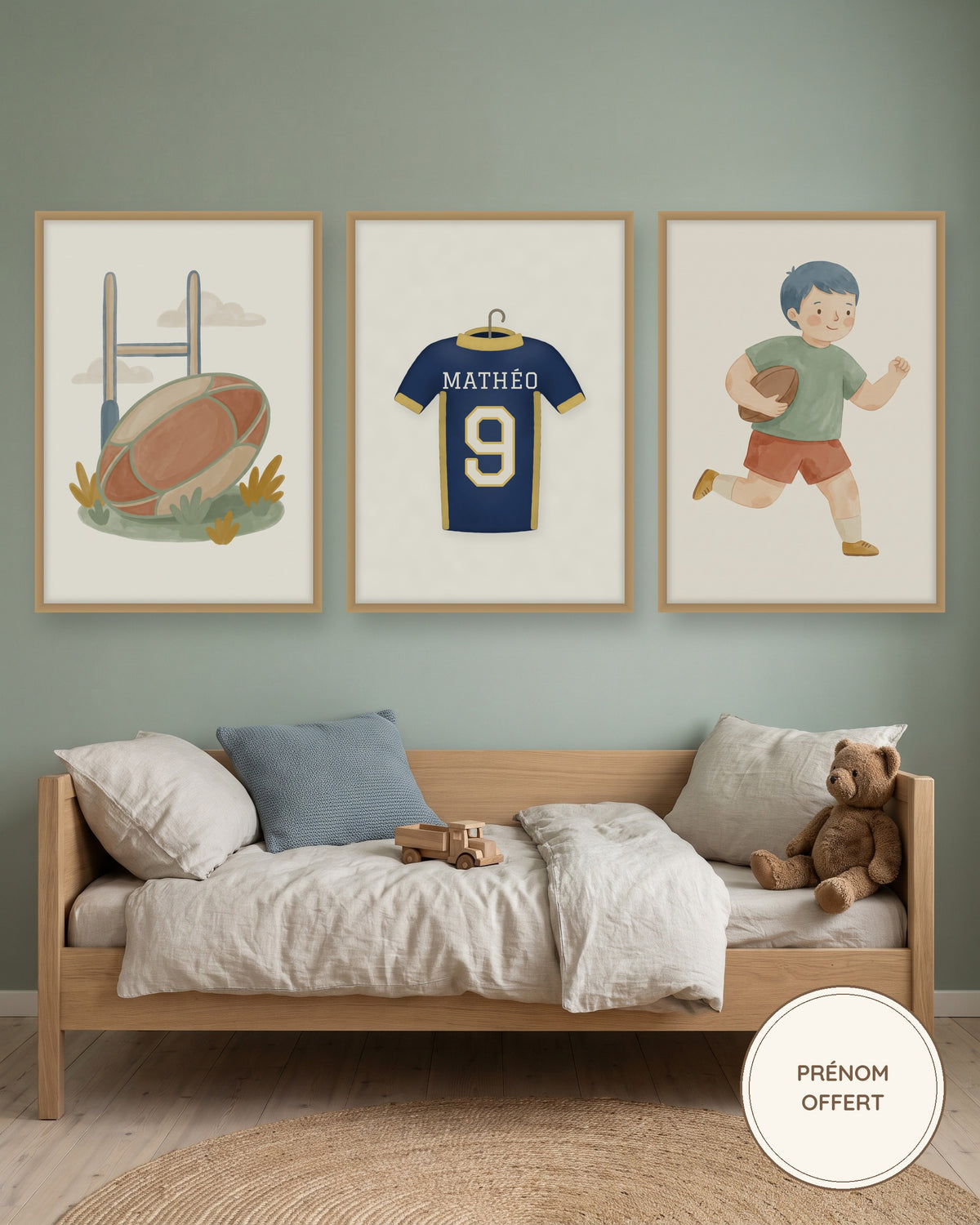 Affiche rugby personnalisée maillot prénom et numéro : les 3 affiches encadrées dans une chambre d’enfant, exemple personnalisé