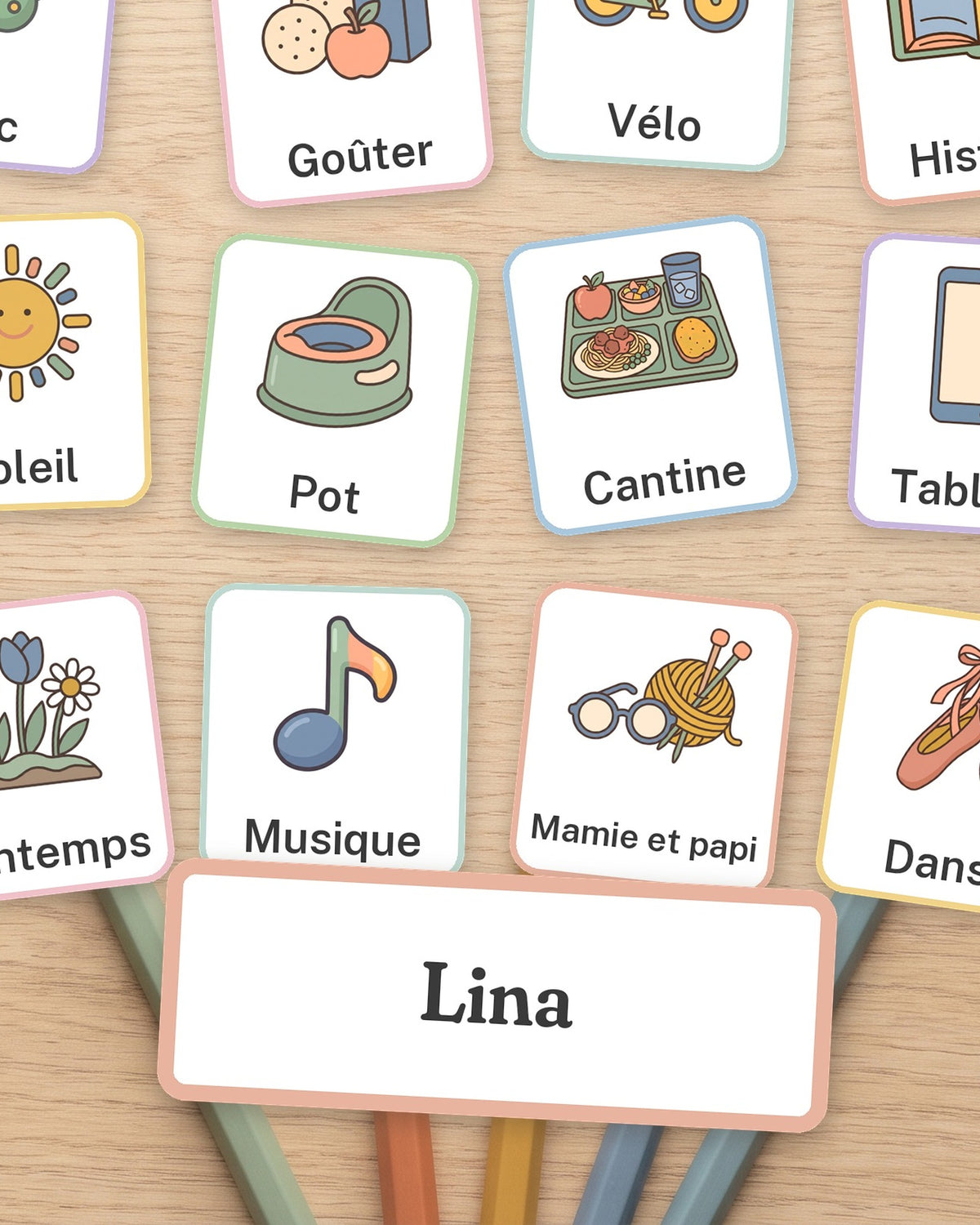 Cartes pictogrammes enfant à imprimer, 65 cartes et carte prénom : gros plan sur l’affiche encadrée