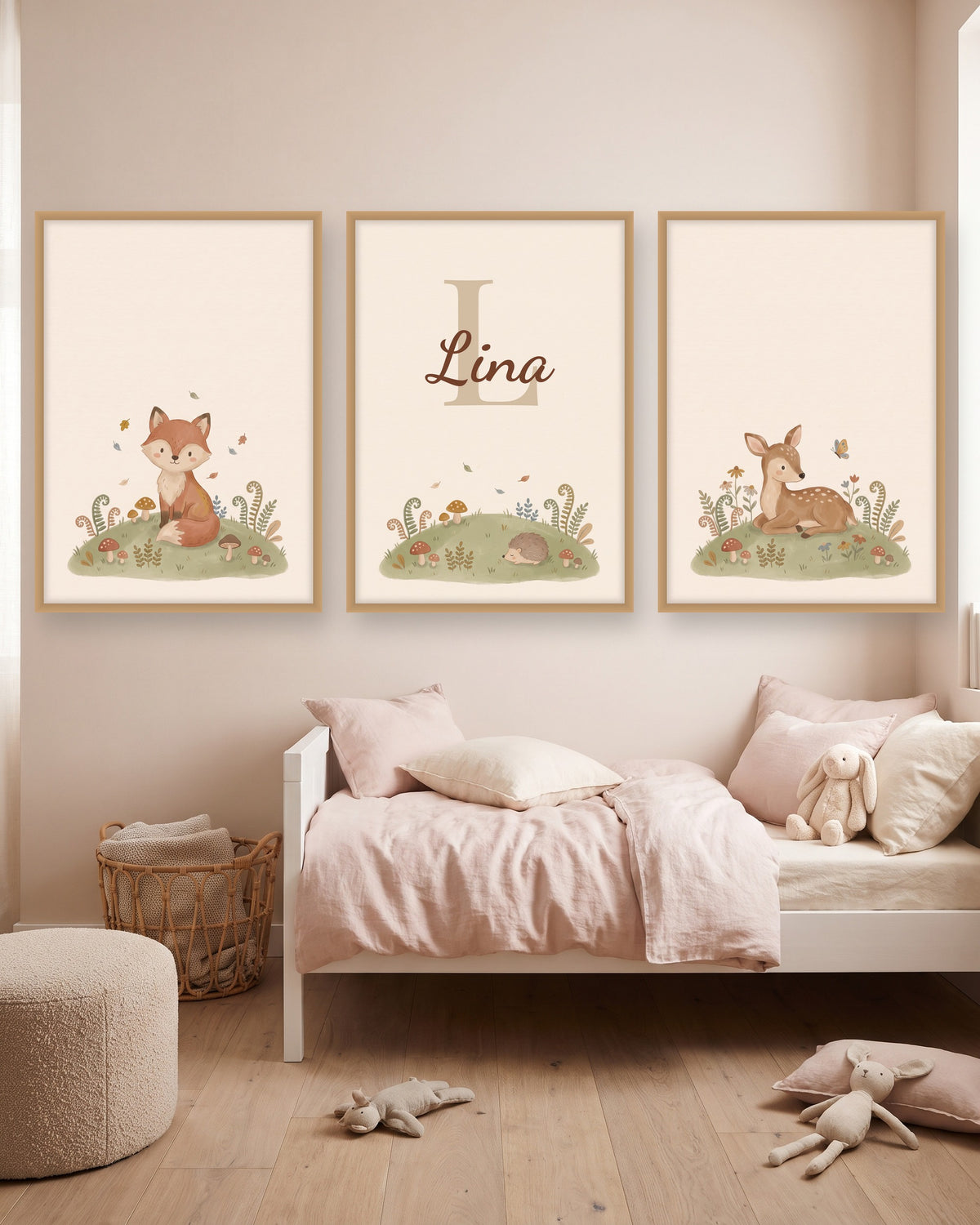 Lot de 3 affiches animaux de la forêt encadré au-dessus d’un meuble, autre exemple de prénom