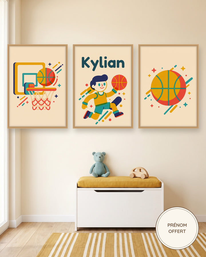 Lot de 3 affiches basket rétro : les 3 affiches encadrées dans une chambre de garçon, exemple avec prénom