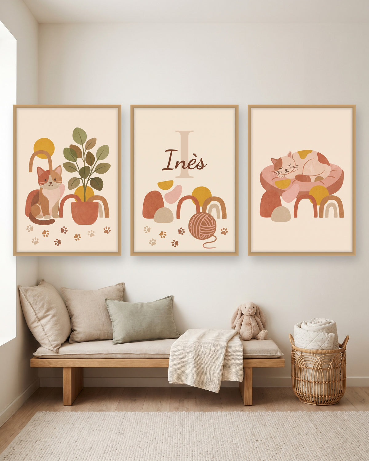 Lot de 3 affiches chats bohème encadré au-dessus d’un meuble, autre exemple de prénom