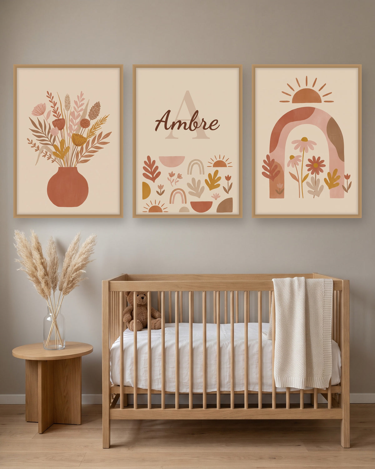 Lot de 3 affiches fleurs bohème encadré au-dessus d’un meuble, autre exemple de prénom