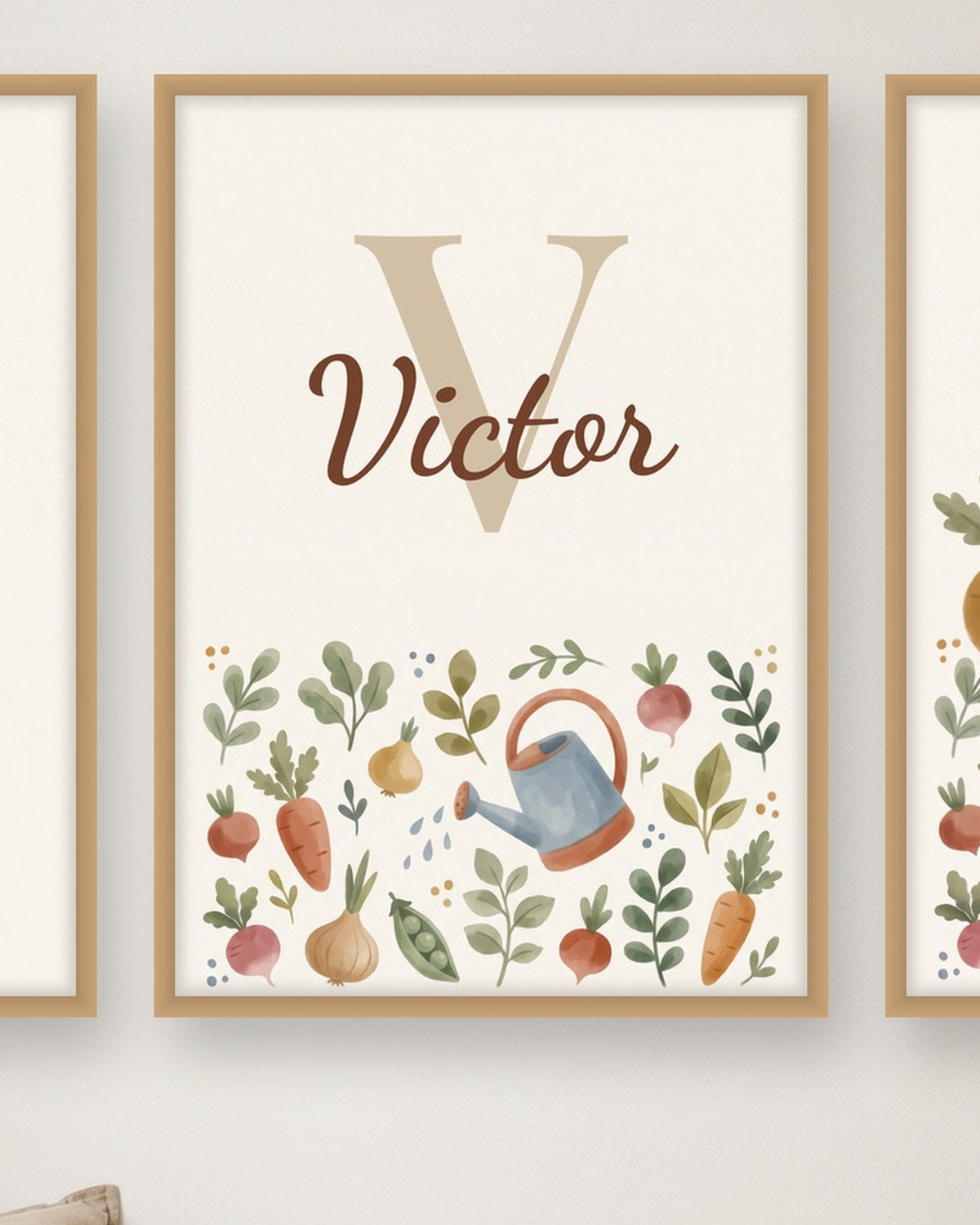 Lot de 3 affiches jardin potager hérisson : l’affiche du milieu avec le prénom, exemple personnalisé
