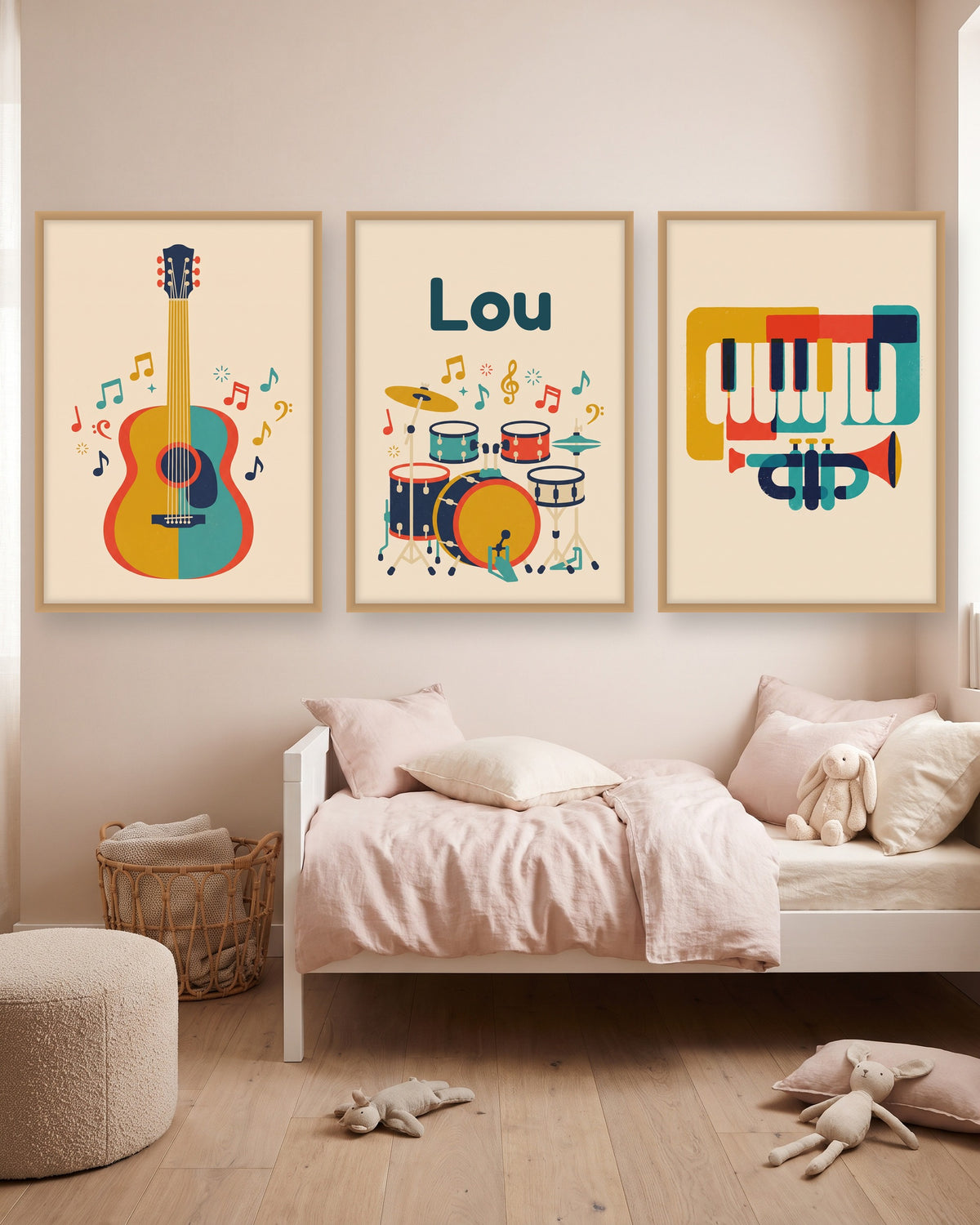Lot de 3 affiches musique rétro encadré au-dessus d’un meuble, autre exemple de prénom
