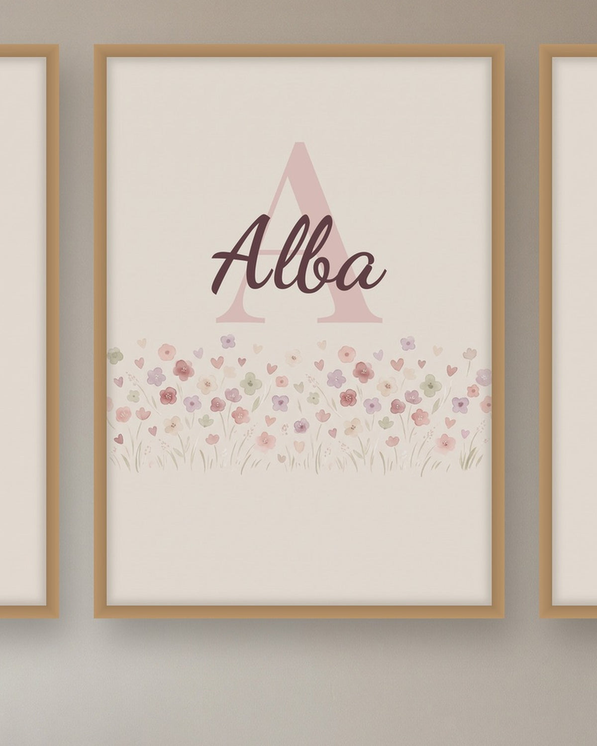 Lot de 3 affiches ourson et lapin pastel : l’affiche du milieu avec le prénom, exemple personnalisé
