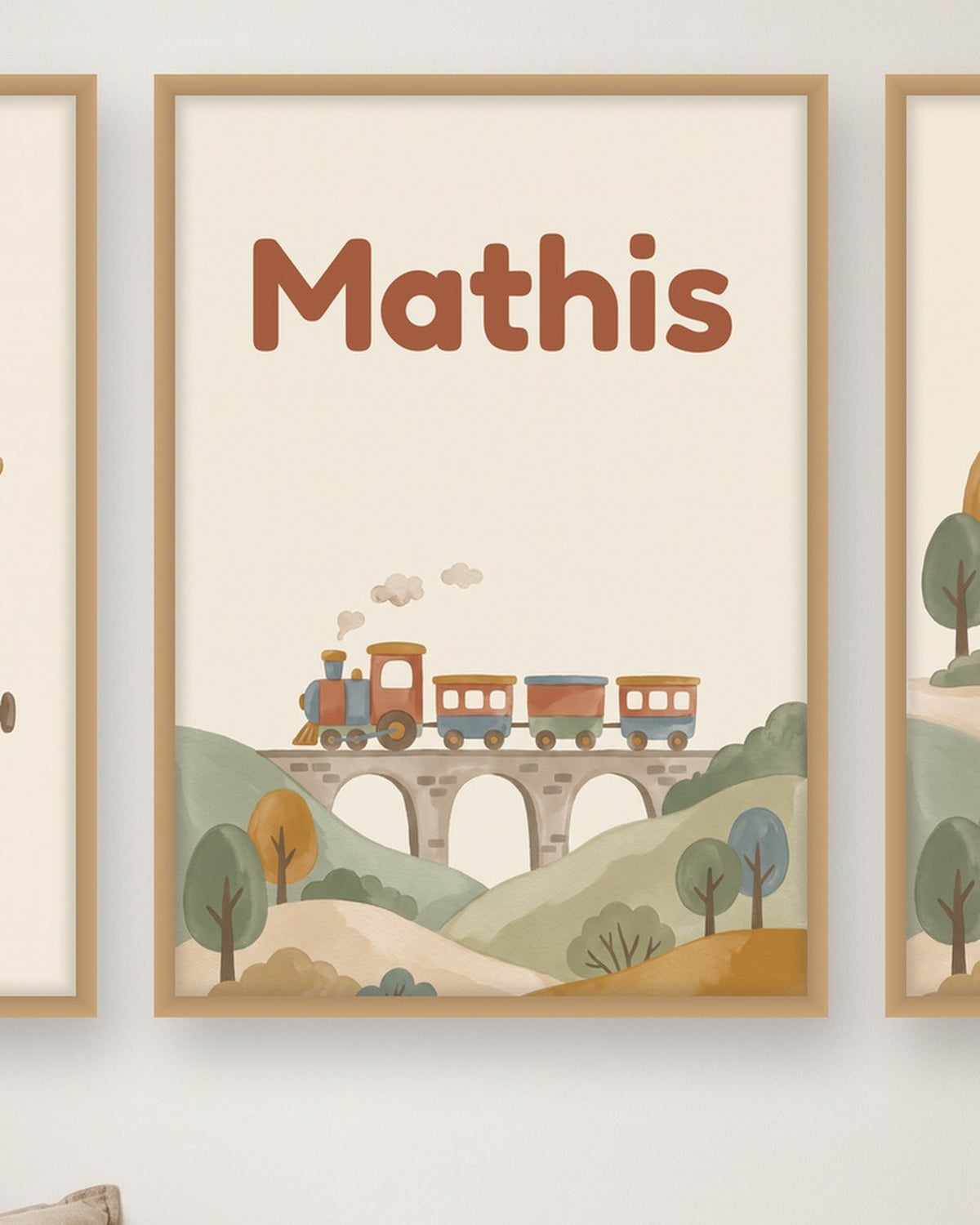 Lot de 3 affiches trains aquarelle : l’affiche du milieu avec le prénom, exemple personnalisé